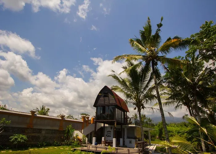 Jero Tumbuk Bamboo House Bed & Breakfast *