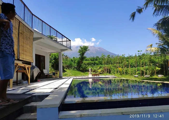 Jero Tumbuk Bamboo House Bed & Breakfast