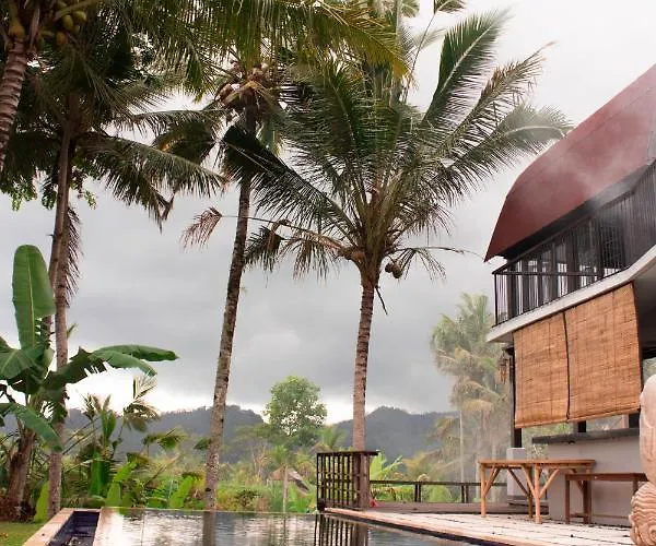 Jero Tumbuk Bamboo House Bed & Breakfast *