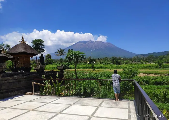 Jero Tumbuk Bamboo House Bed & Breakfast