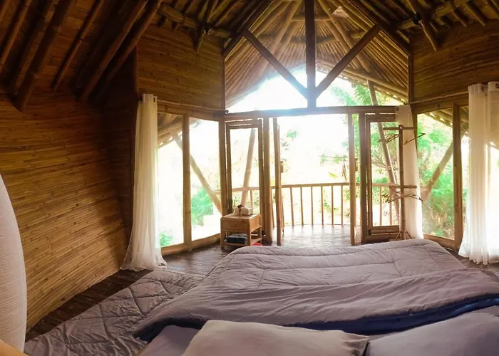 Jero Tumbuk Bamboo House Bed & Breakfast *