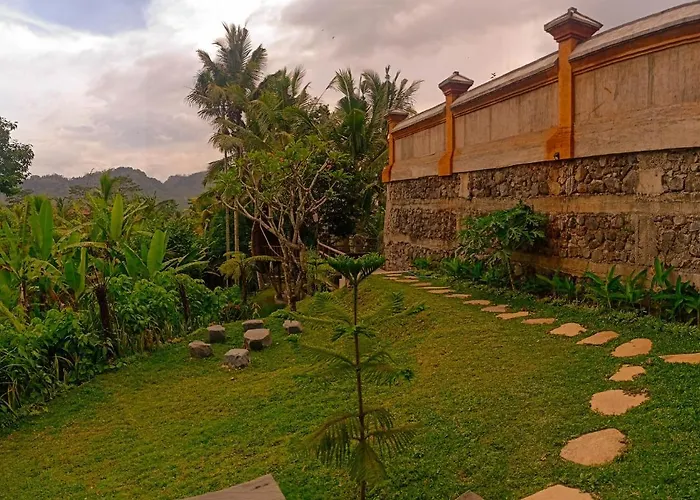 Jero Tumbuk Bamboo House Bed & Breakfast Selat