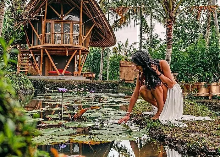 Jero Tumbuk Bamboo House Bed & Breakfast Selat